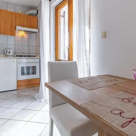 Apartment In With Kitchen *