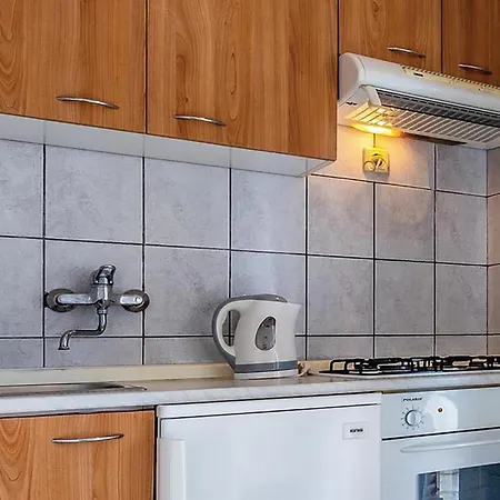 Apartment In With Kitchen *
